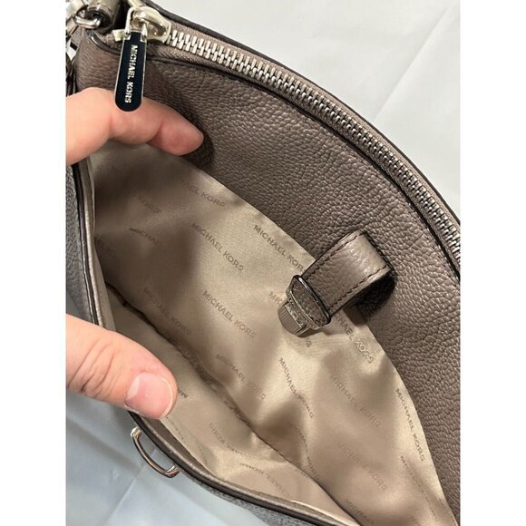 Michael Kors Mercer Large Snap Pocket Crossbody taupe - Picture 4 of 16